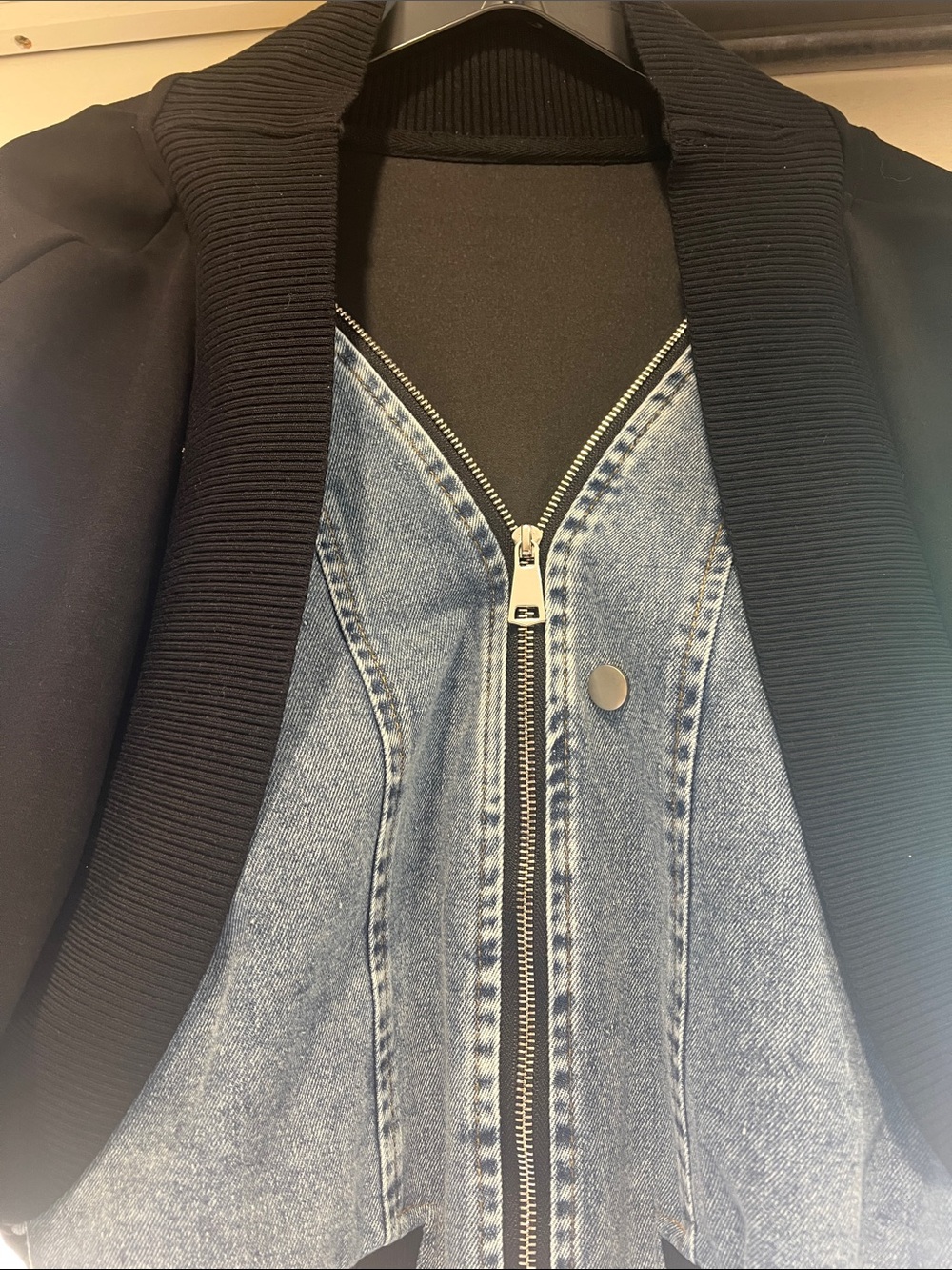 NWOT Denim jacket with black sweat shirt sleeves, size 2X - Picture 2 of 10